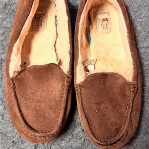 UGG women’s Chestnut Suede Slip-Ons size 8